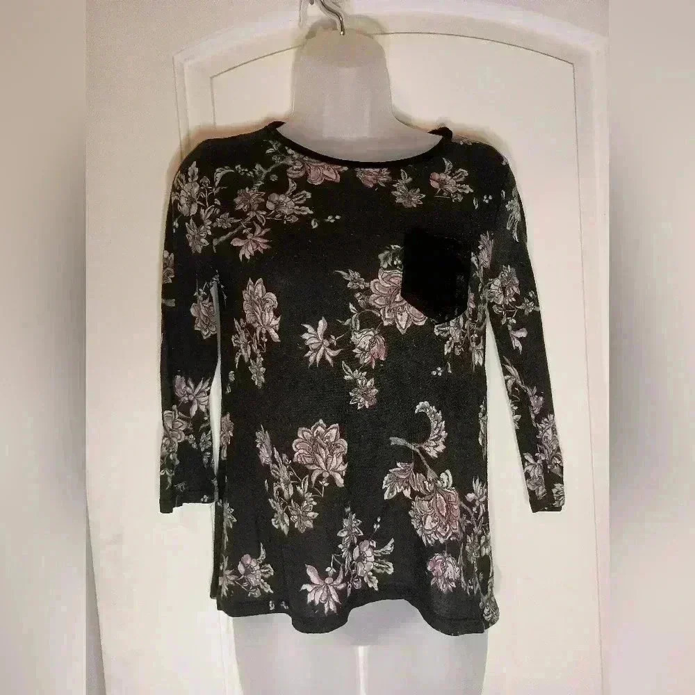 2 FOR 25$ wallflower Pink Black Grunge Floral top-  (#746)‎